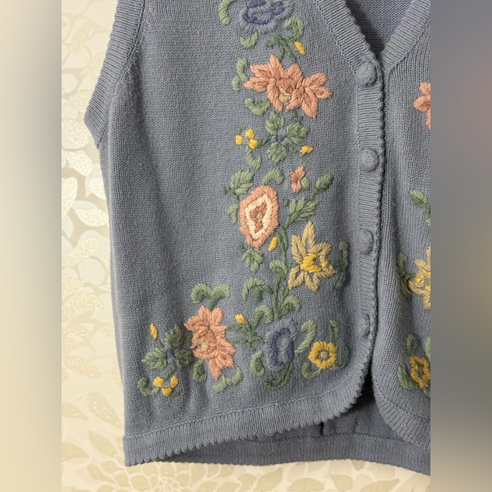 Alfred Dunner Women’s L Light Blue Embroidered Flowers Cardigan Sweater Vest - Picture 3 of 8